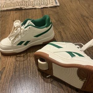 Youth Reebok White and Green Heelys Shoes Size 1